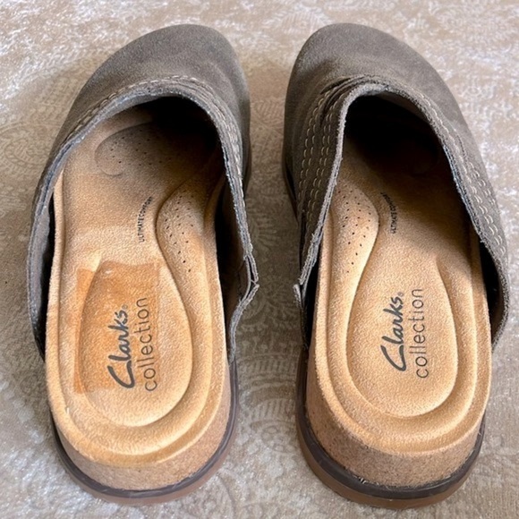 Brand New Clarks Genuine Suede Slip On Clogs Dark Olive Brynn Comfort Slide Mule - Picture 10 of 16